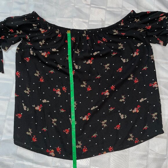🎉 Bundle Deal: 4 for $20! 🎉 floral off the shoulder top M - Picture 5 of 8